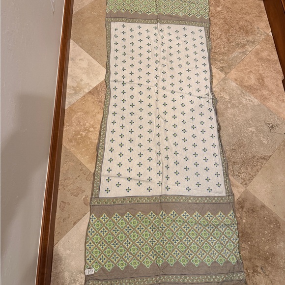 Chic Large Patterned Scarf - Picture 6 of 6